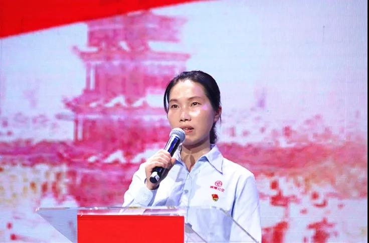 驕傲！蓮城最“?！迸卉?chē)司機(jī)，獲全市先進(jìn)典型推介！