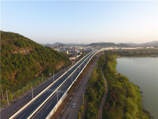 快速化改造后的芙蓉大道全線通車.jpg 快速化改造后的芙蓉大道全線通車.jpg